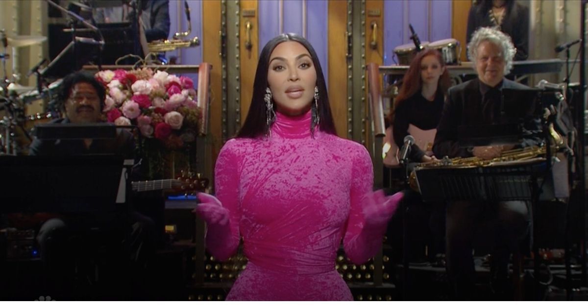 Trolls admitem que Kim Kardashian esmagou seu show de ‘SNL’