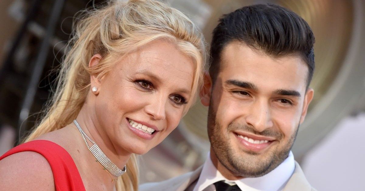 Os fãs surgem enquanto Britney Spears faz piadas sobre o lançamento de um álbum com Sam Asghari