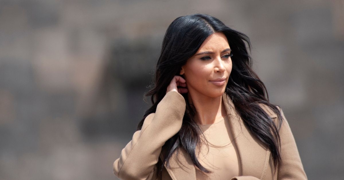 Kim Kardashian é criticada por falar novamente sobre o trauma de roubo em Paris