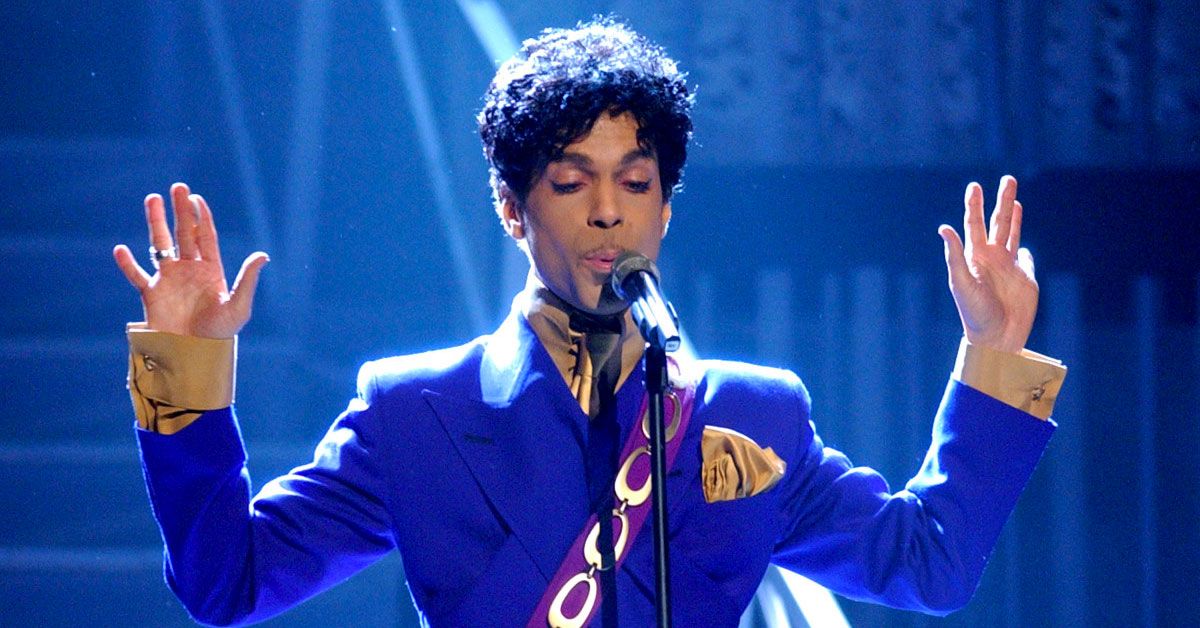 O que o Prince estaria fazendo durante essa agitação racial?