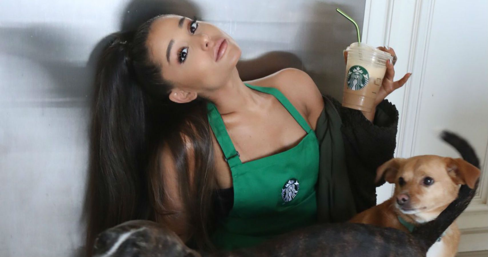 Ariana Grande lançou uma bebida com a Starbucks (e sim, você vai querer experimentar)