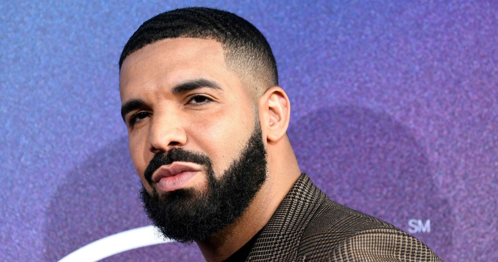 Drake faz referência ao nome do meio de seu filho Adônis no ‘Plano de Deus’?