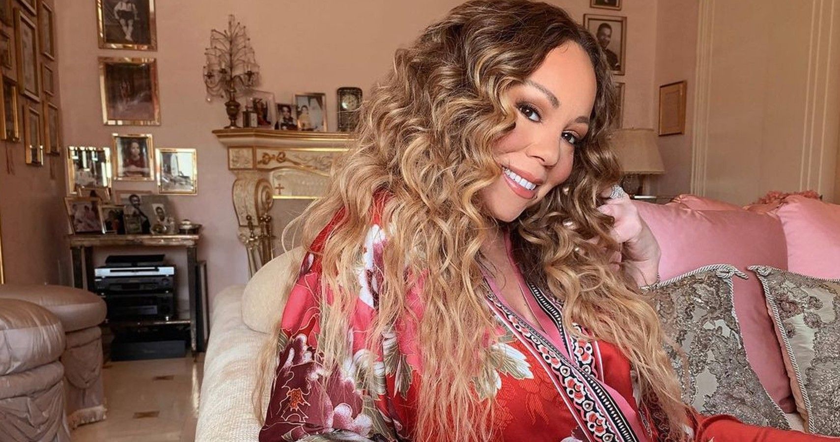 Mariah Carey relembra seus casamentos fracassados ​​com uma fantasia de noiva de Halloween.