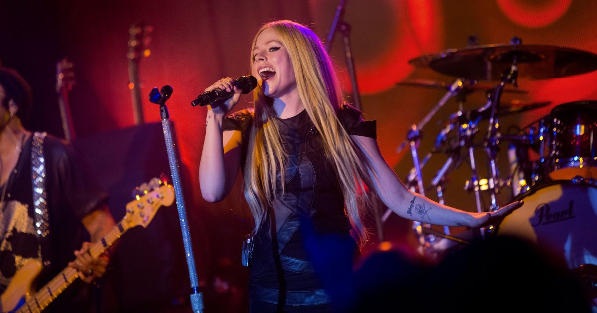 Não, Avril Lavigne não foi substituída por uma sósia: a verdadeira verdade por trás dos boatos revelados