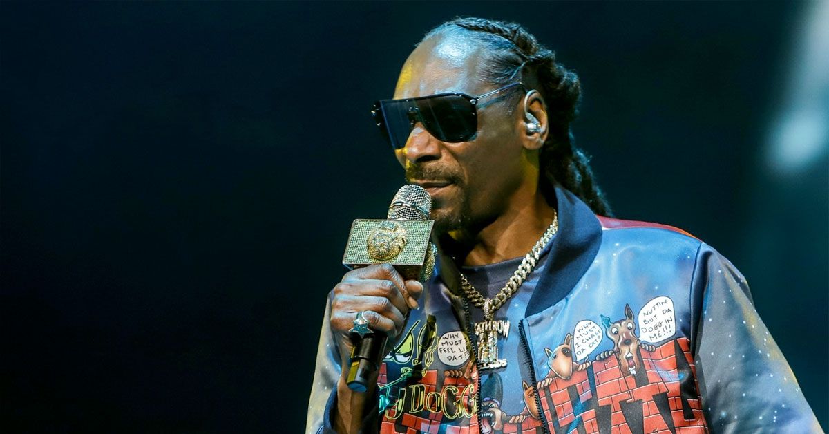 Grito de aniversário de Snoop Dogg para Diddy reacende a indignação dos fãs, acusando-o de matar Tupac