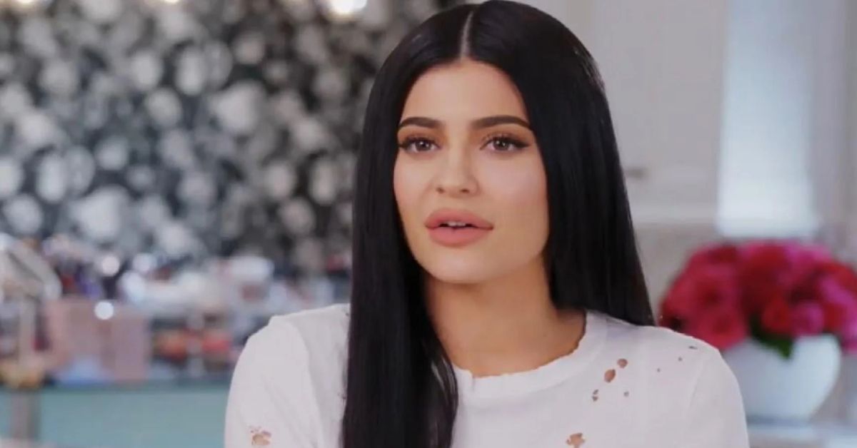 Kylie Jenner admite que exagerou nos lábios e teve sorte em ‘desfazê-los’