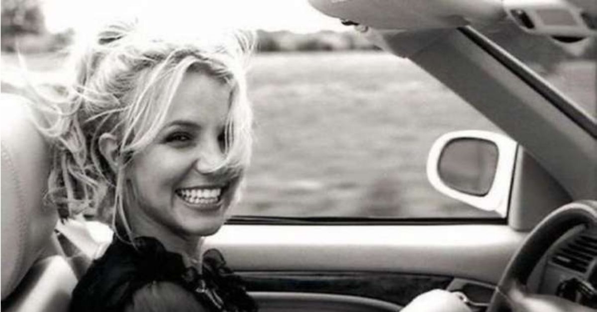Os fãs de Britney Spears a defendem depois que ela é fotografada dirigindo no celular