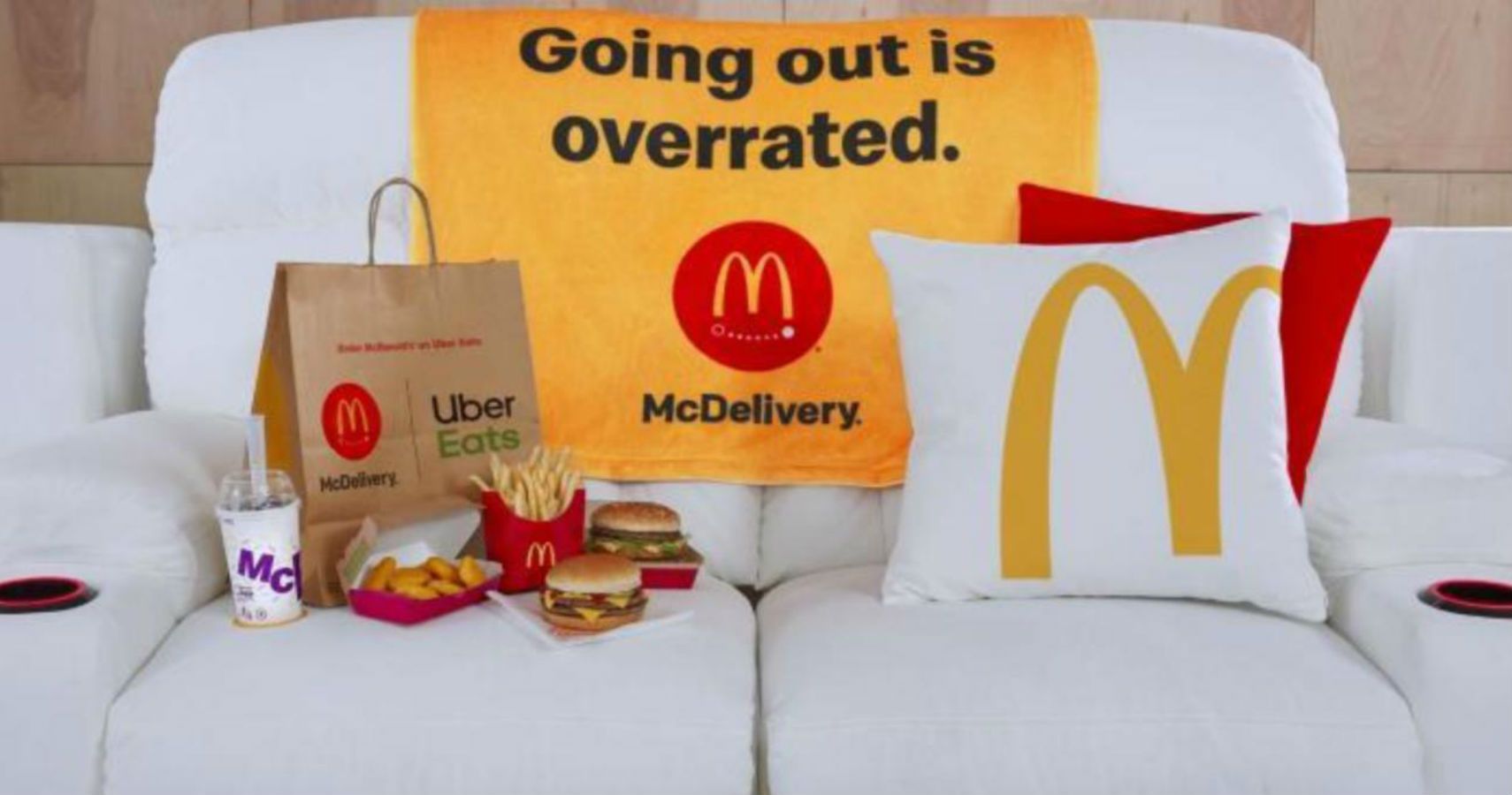 McDonald’s está oferecendo um ‘sofá McDelivery’ gratuito com refrigeradores McFlurry embutidos e carregadores de telefone