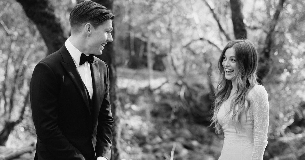 Ben Smith-Petersen e Riley Keough em seu casamento em Napa, Califórnia, fevereiro de 2015