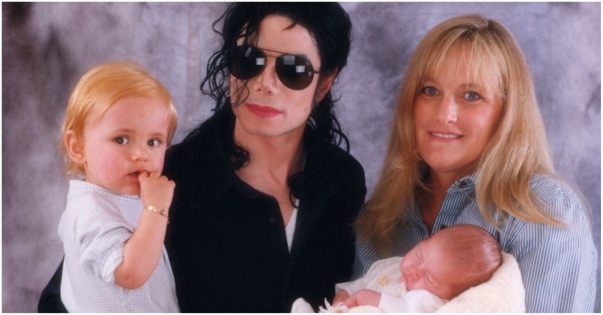 Debbie Rowe, a ex-esposa de Michael Jackson, ainda vale US $ 25 milhões?