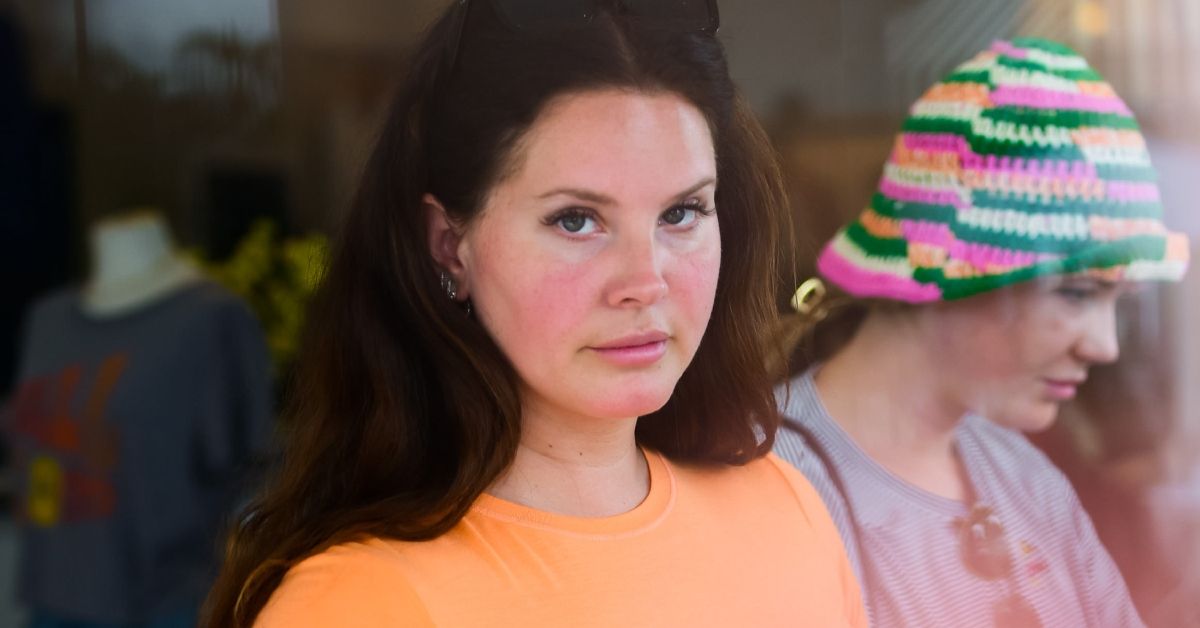 Os misteriosos ex-namorados de Lana Del Rey não parecem nem remotamente tão ricos quanto ela
