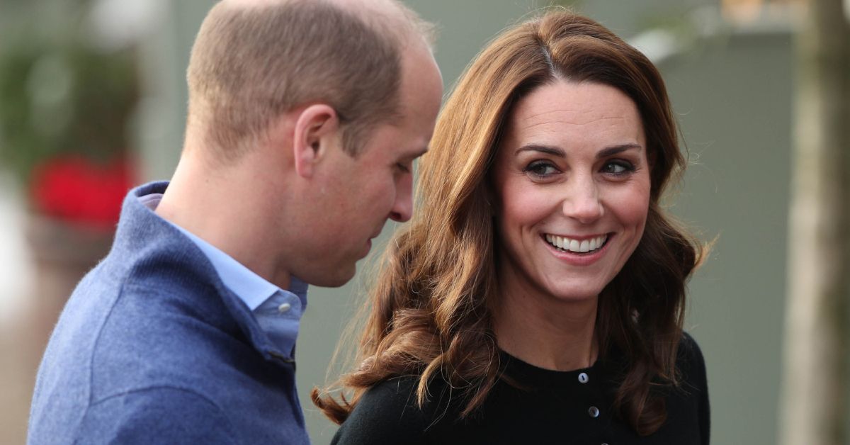 Kate Middleton sorrindo para o príncipe William
