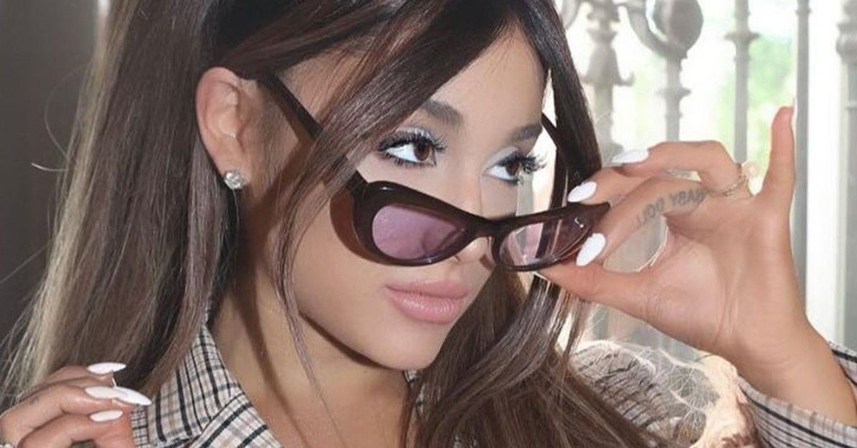 Ariana Grande consegue roupas de grife de graça, apesar de seu patrimônio líquido de US $ 200 milhões?