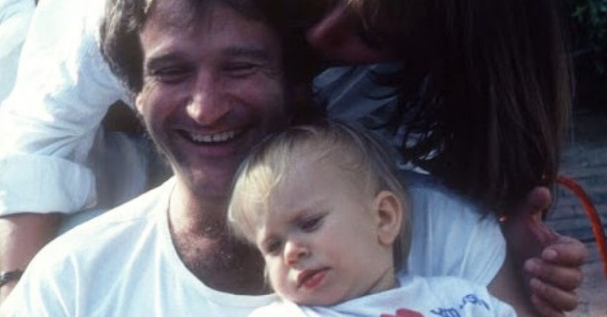 O filho de Robin Williams deixa os fãs emocionados ao se lembrar do pai atrasado no aniversário