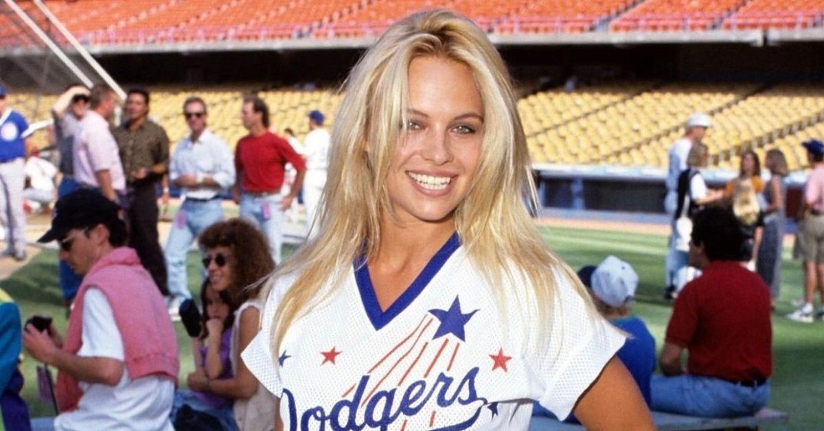 A infância de Pamela Anderson foi nada menos que comovente e horrível