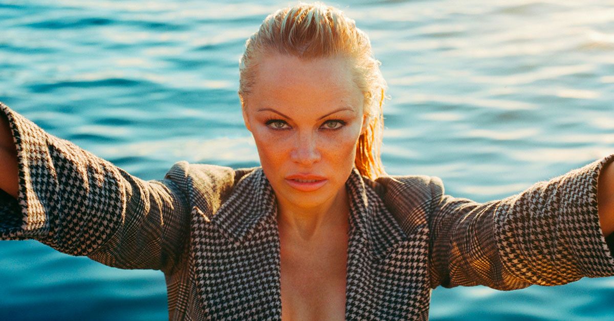 Pamela Anderson está transmitindo algumas vibrações importantes de ‘Baywatch’ na última postagem no Instagram