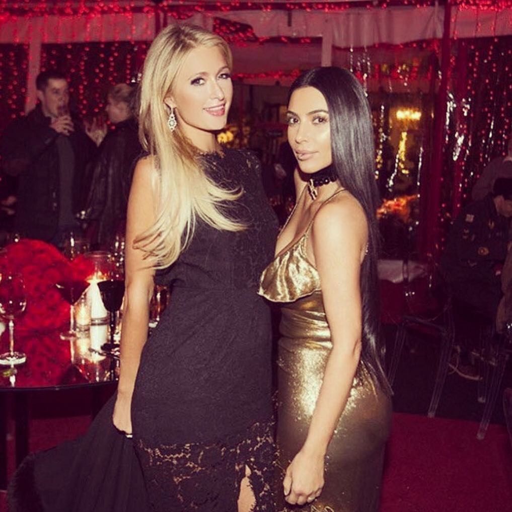 Como Paris Hilton e Kim Kardashian permaneceram amigas ao longo dos anos
