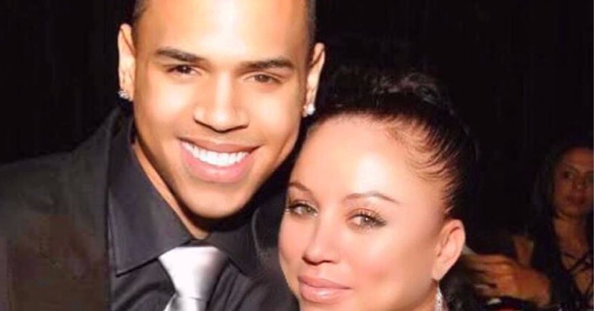 A mãe de Chris Brown é acusada de ‘grande falha no Photoshop’ depois de compartilhar fotos de reminiscências