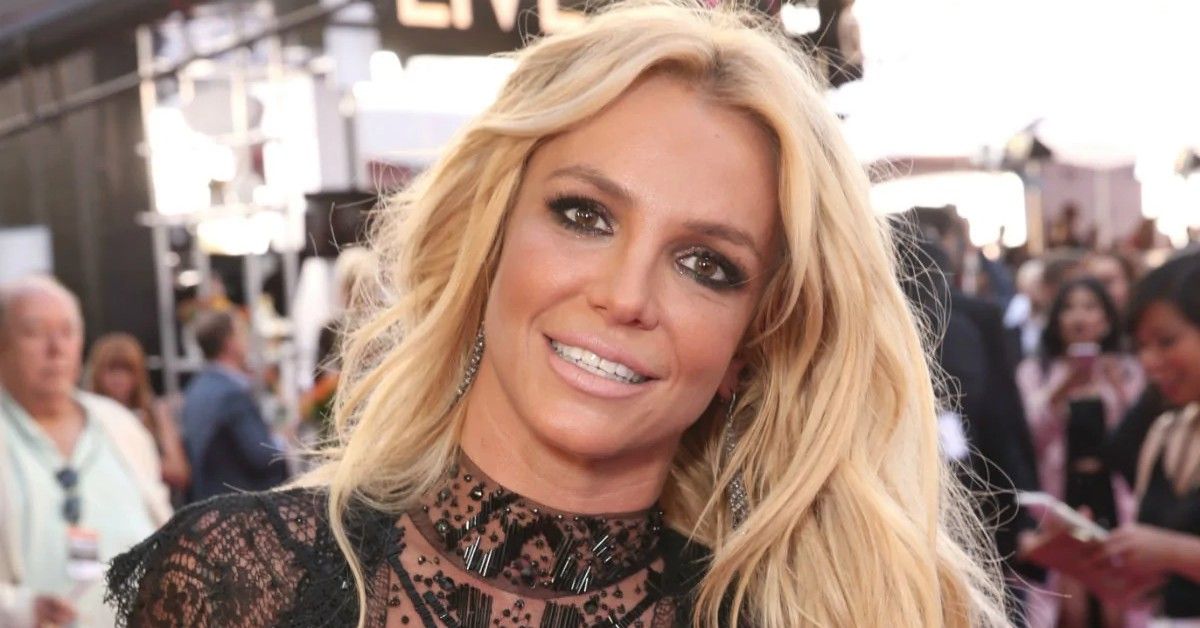 Os fãs estão seguindo ‘A Trail Of Glitter’ na esperança de salvar Britney Spears