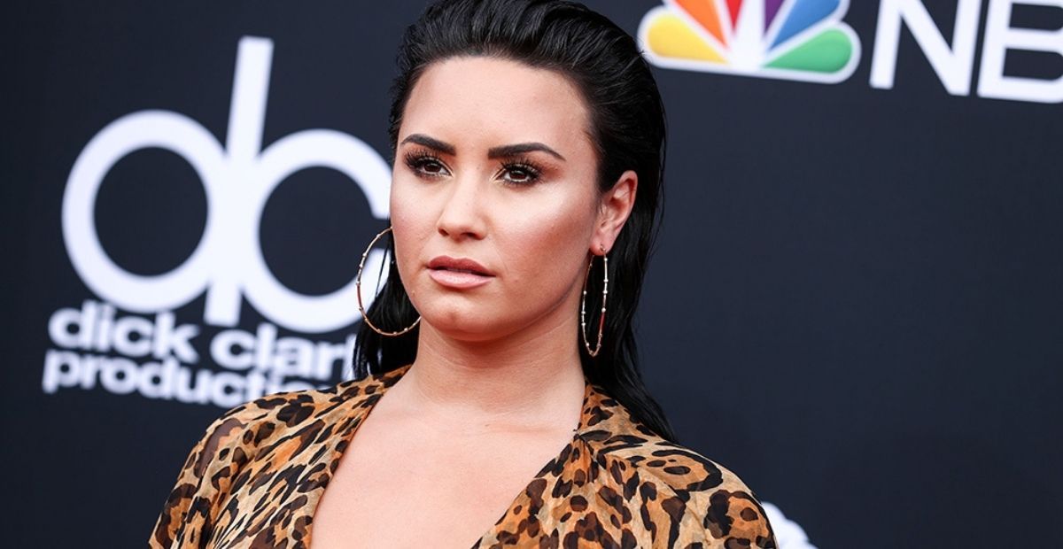 Demi Lovato queria “desistir” depois de ler um artigo que a chamava de ‘obesidade mórbida’