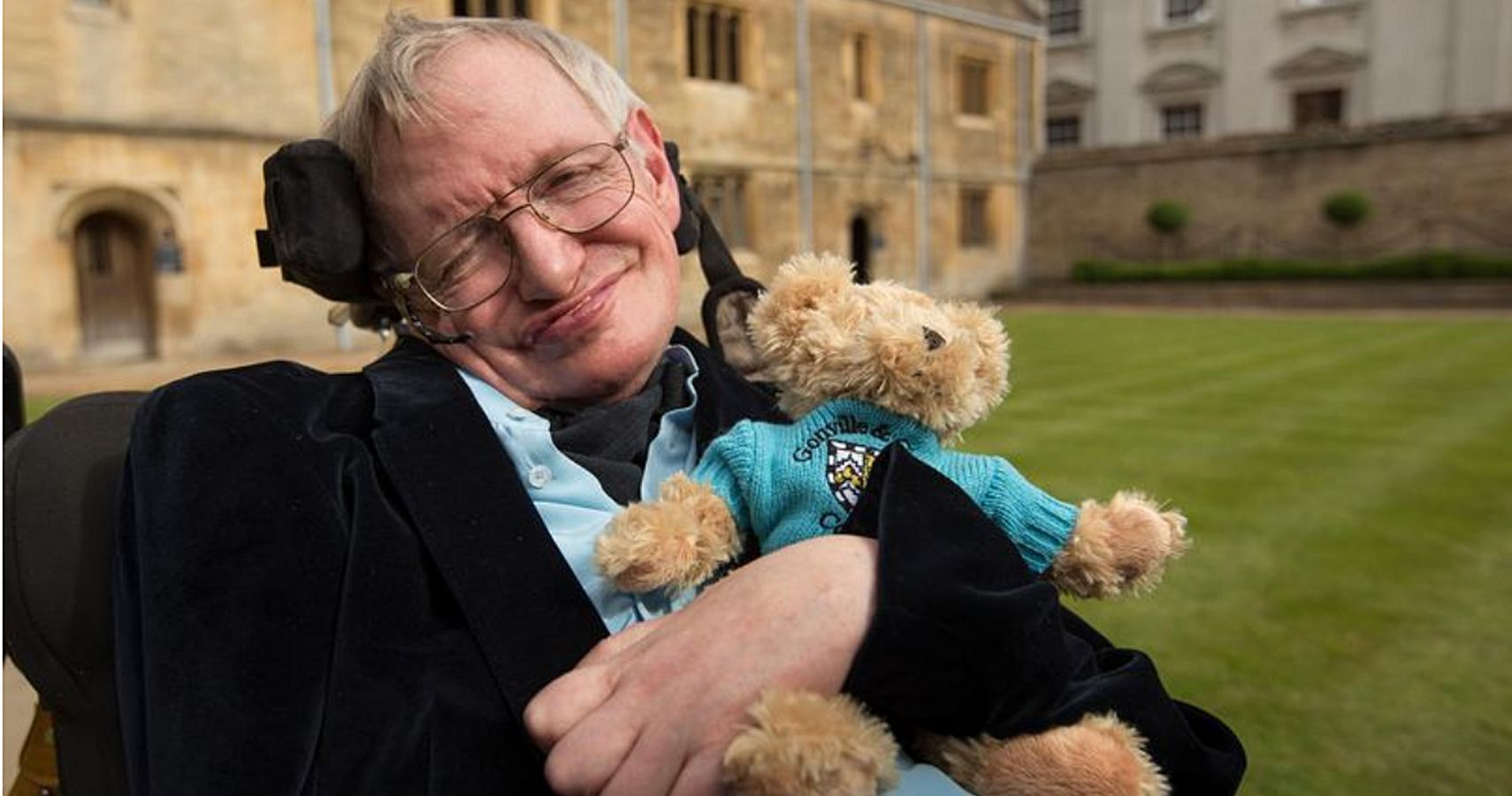 Stephen Hawking Fed Cinquenta sem-teto no dia de seu funeral