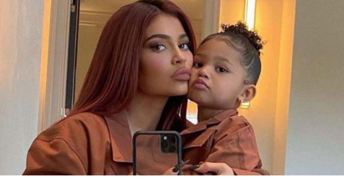 Kylie Jenner criticada depois de revelar que seu filho de 3 anos está trabalhando em uma nova ‘marca’
