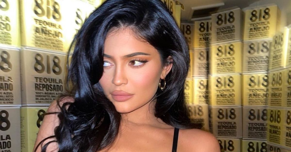Os fãs de Kylie Jenner se perguntam por que ela usa filtros se sua marca de cosméticos é tão boa