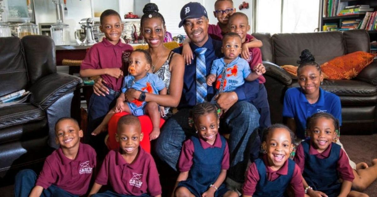 ‘Doubling Down With The Derricos’, do TLC, ajuda com 11 crianças, graças à filha Darian