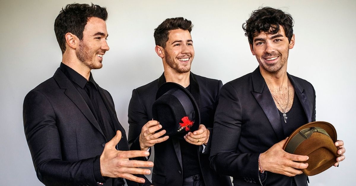 Nick Jonas compartilha a hilariante teoria da conspiração: ‘Os Jonas Brothers são responsáveis ​​pela vitória dos Dodgers’