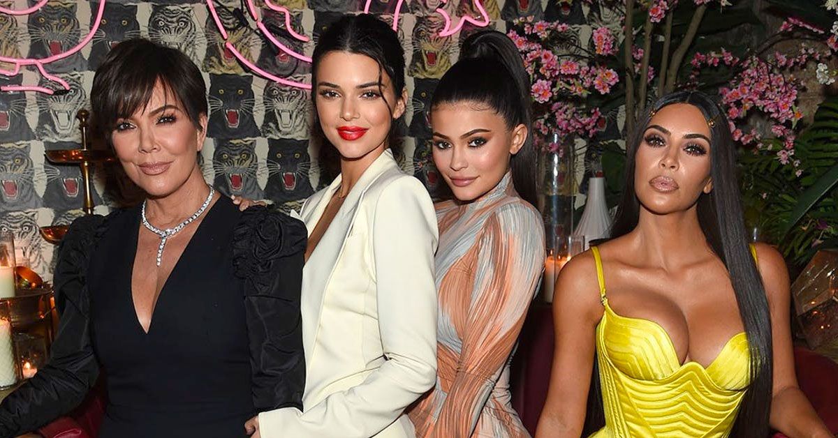 O clã Kardashian-Jenner intimida seriamente seus amigos famosos com uma ligação engraçada