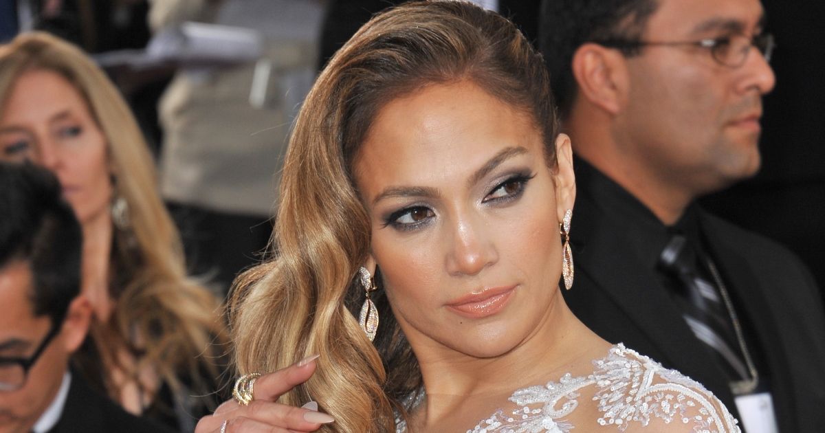 Jennifer Lopez embarca em jato particular com seus filhos em meio a boatos de ‘Bennifer’