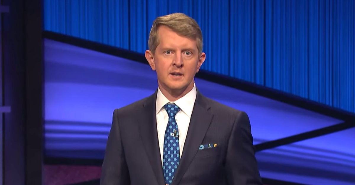Ken Jennings está realmente insatisfeito por compartilhar os deveres de hospedagem do Jeopardy com Mayim Bialik?
