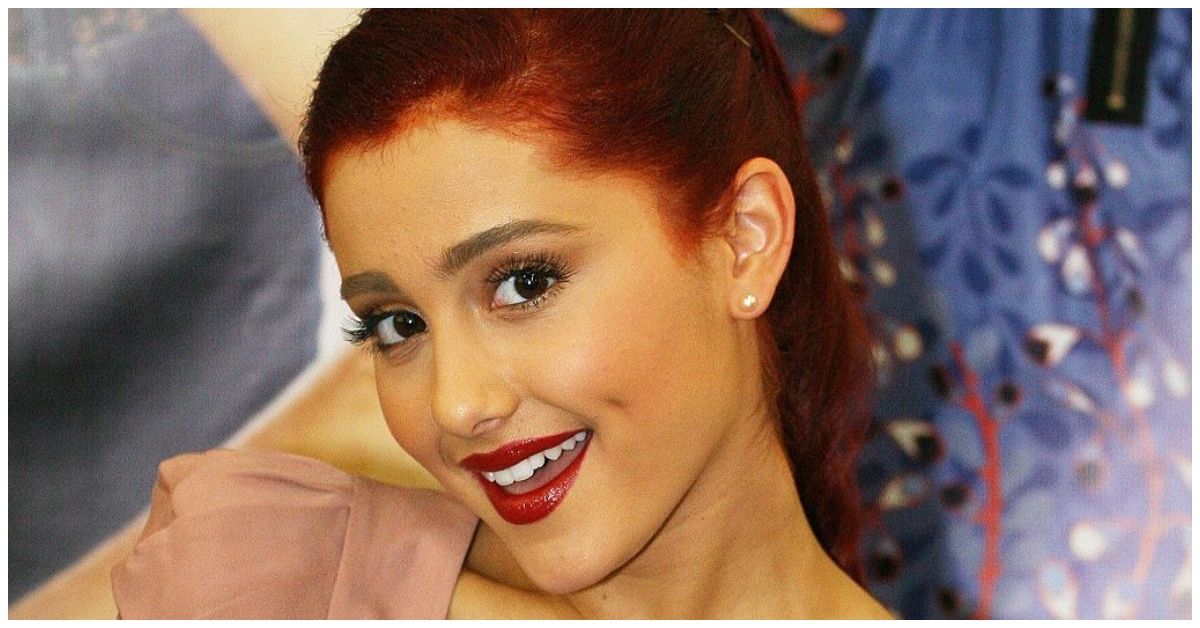 Veja por que Ariana Grande foi forçada a pintar o cabelo de vermelho em ‘Victorious’