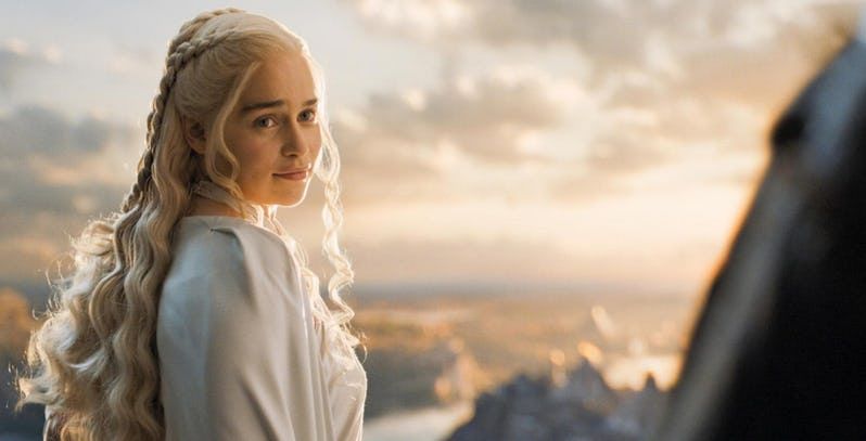 Emilia Clarke, estrela de ‘Game of Thrones’, divulga fotos de recuperação de aneurisma cerebral