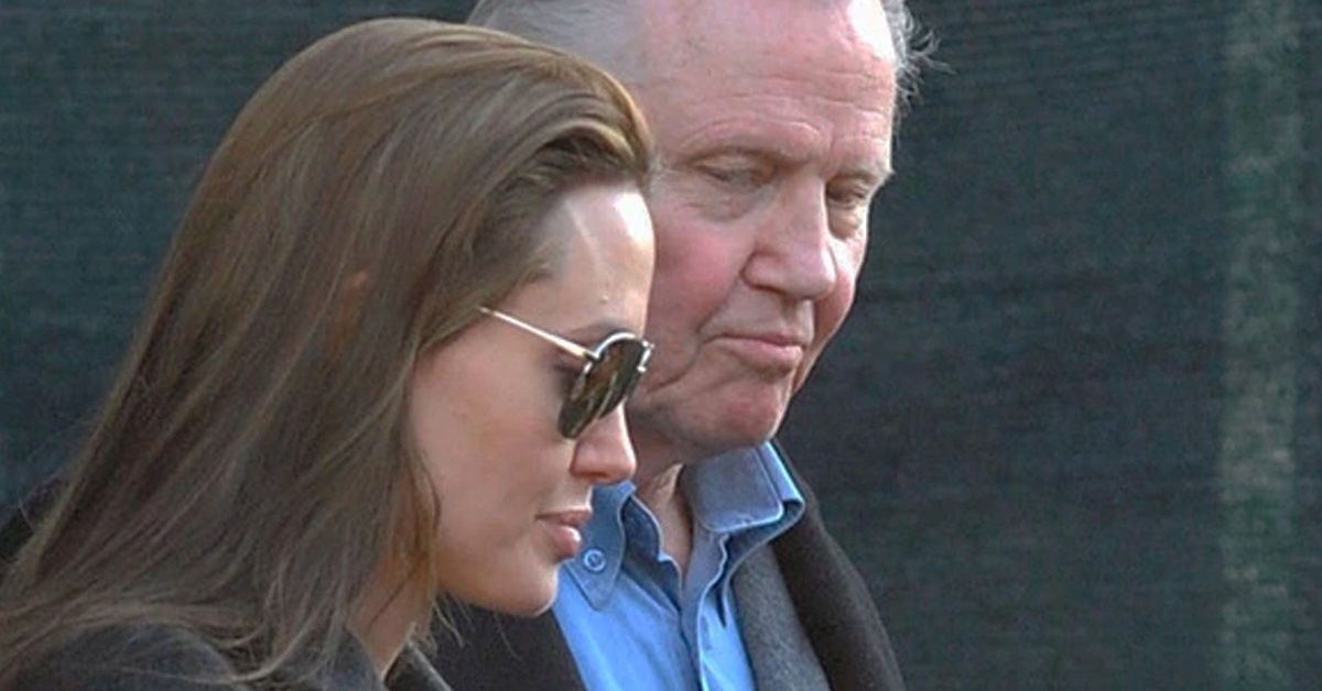 Angelina Jolie desprezou seu pai Jon Voight crescendo, mas ela o perdoou?