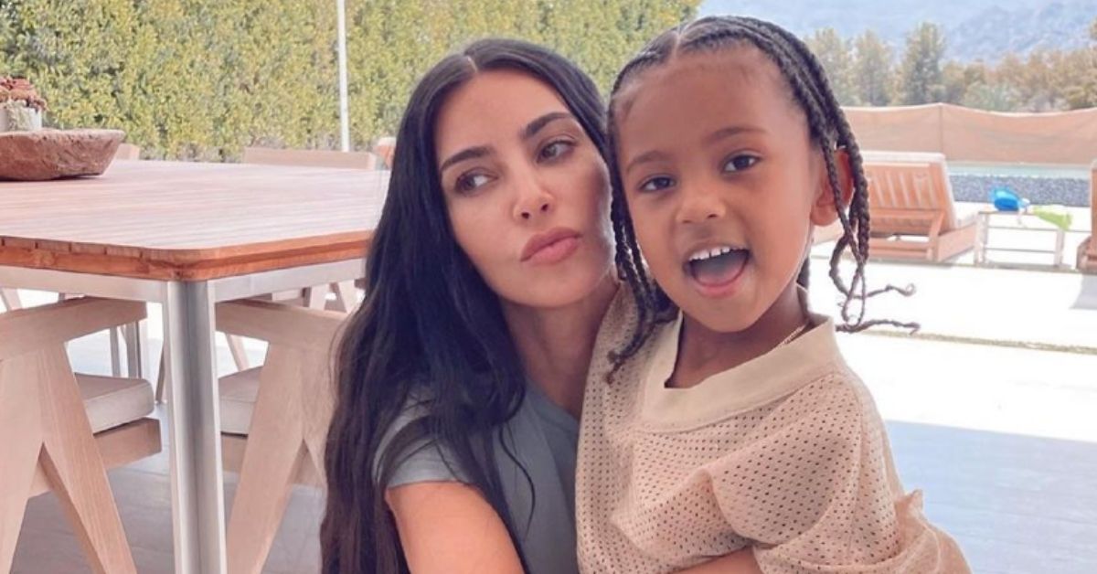 Kim Kardashian chorou mais do que o filho depois que quebrou o braço