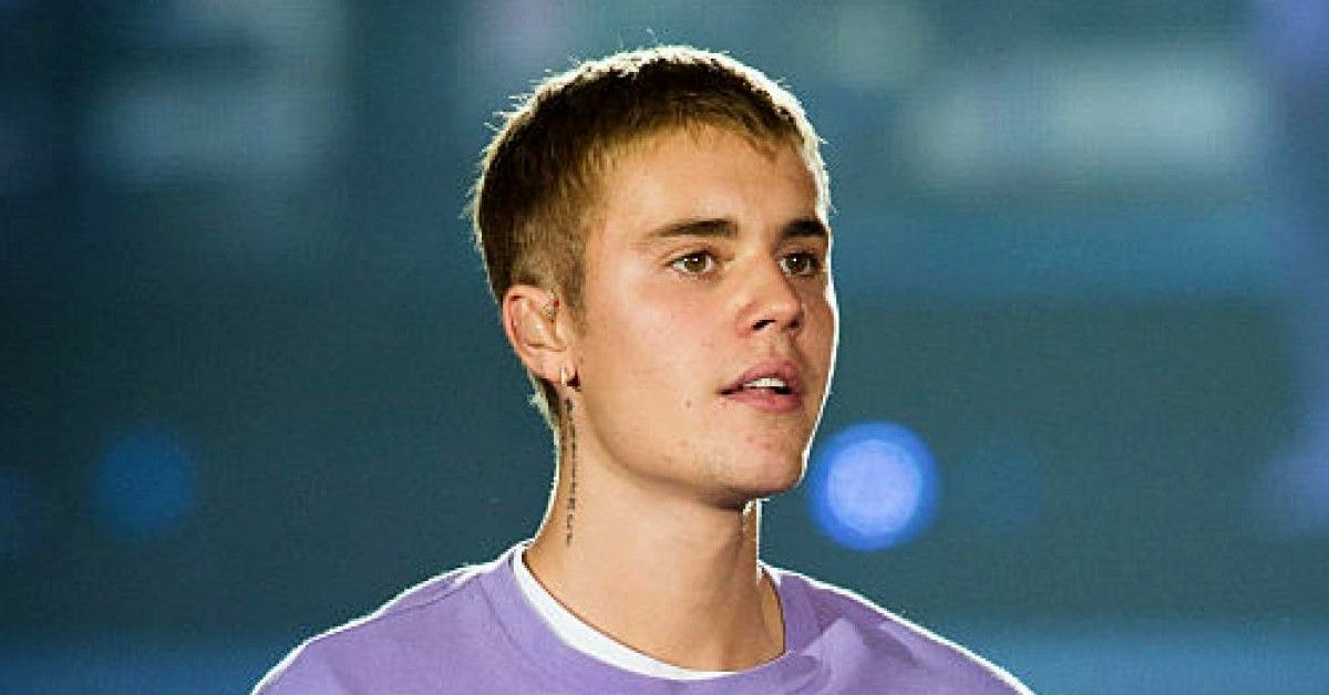 Justin Bieber retorna ao SNL uma década após sua primeira aparição e os fãs estão orgulhosos de sua jornada