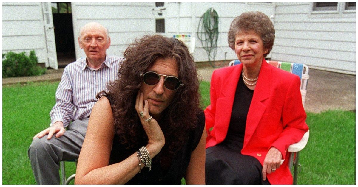 O que realmente aconteceu com os pais de Howard Stern?