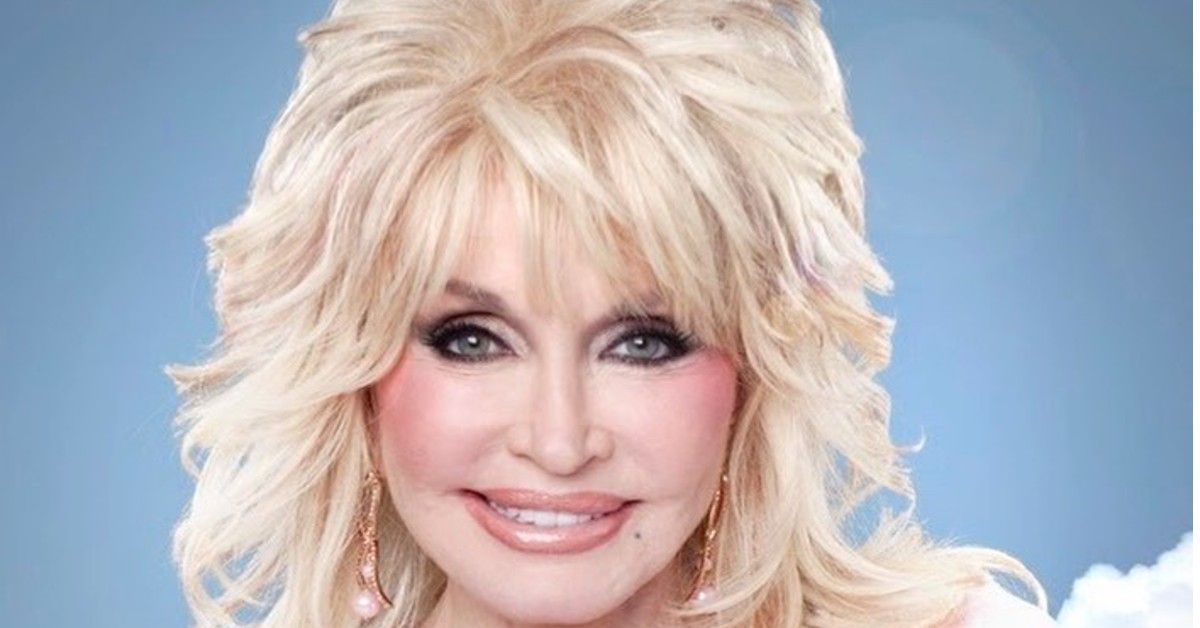 A Dolly Parton de 75 anos aumenta o calor em uma roupa de Playboy
