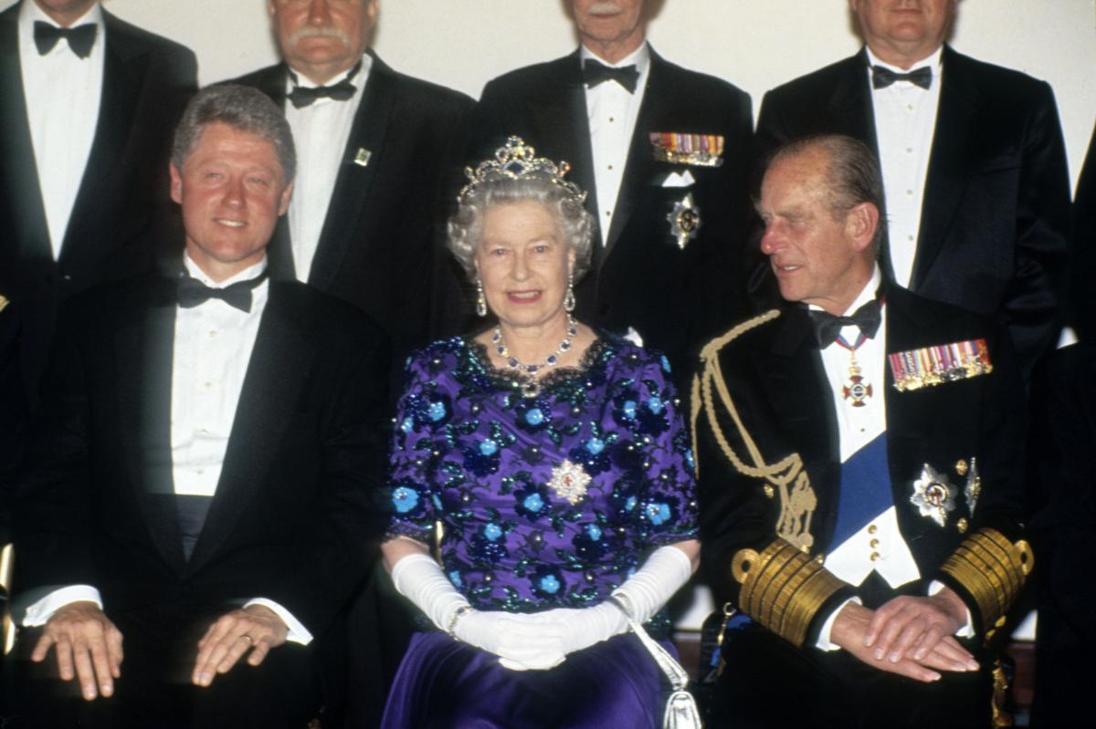 Bill Clinton, a rainha Elizabeth II e o príncipe Philip em um banquete em 1994