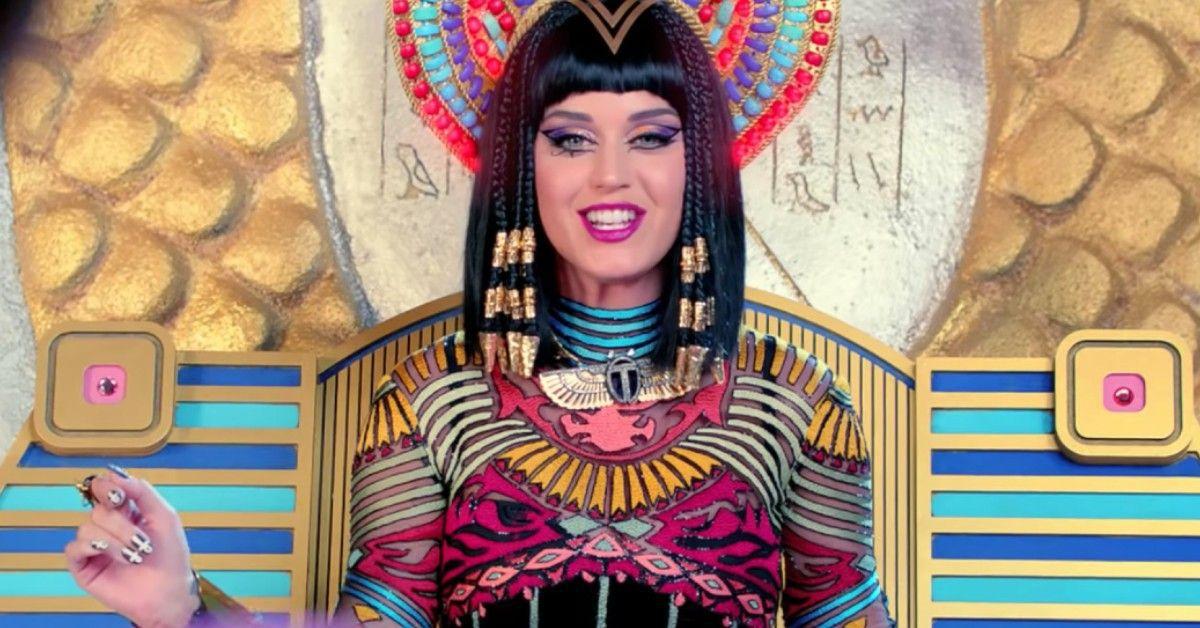 Katy Perry em seu videoclipe Dark Horse