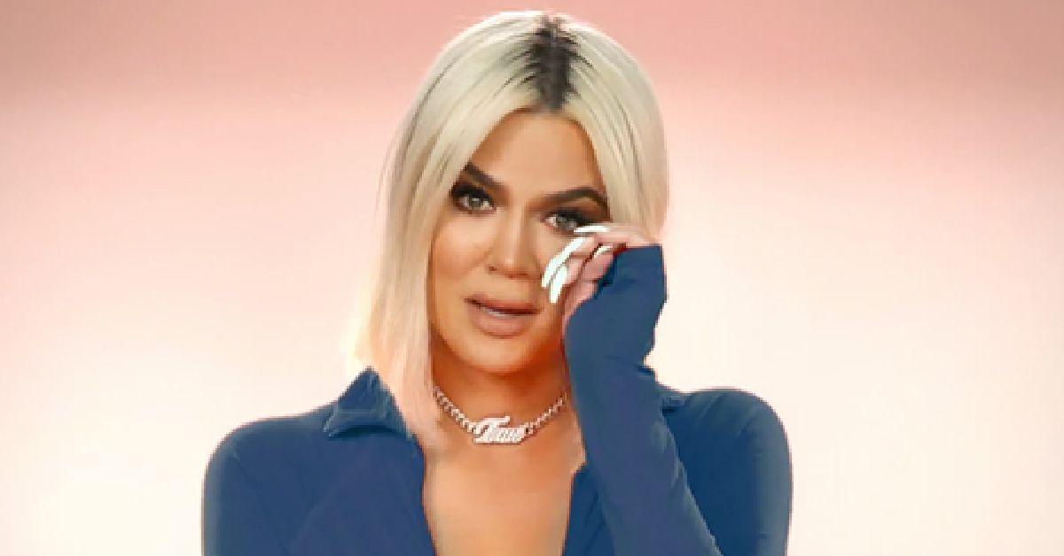 Khloe é vista em um show de cabeça falante de Keeping Up With The Kardashians.