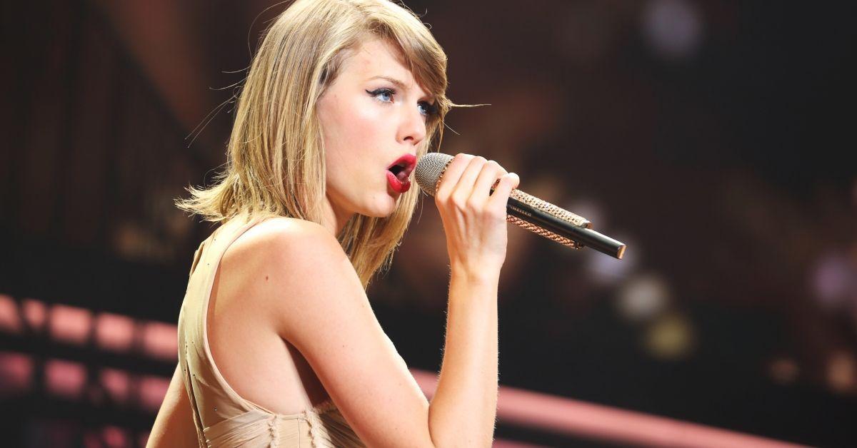 Taylor Swift se apresentando na China em 2014