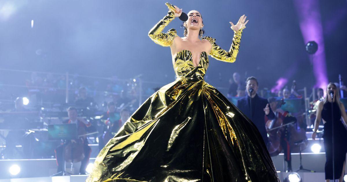 Maquiagem incrível de Katy Perry para show de coroação