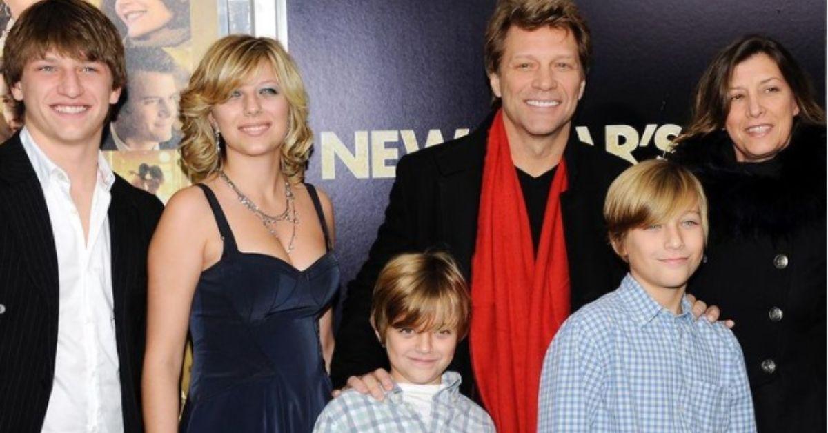 John Bon Jovi, sua esposa Dorothea Hurley e seus quatro filhos