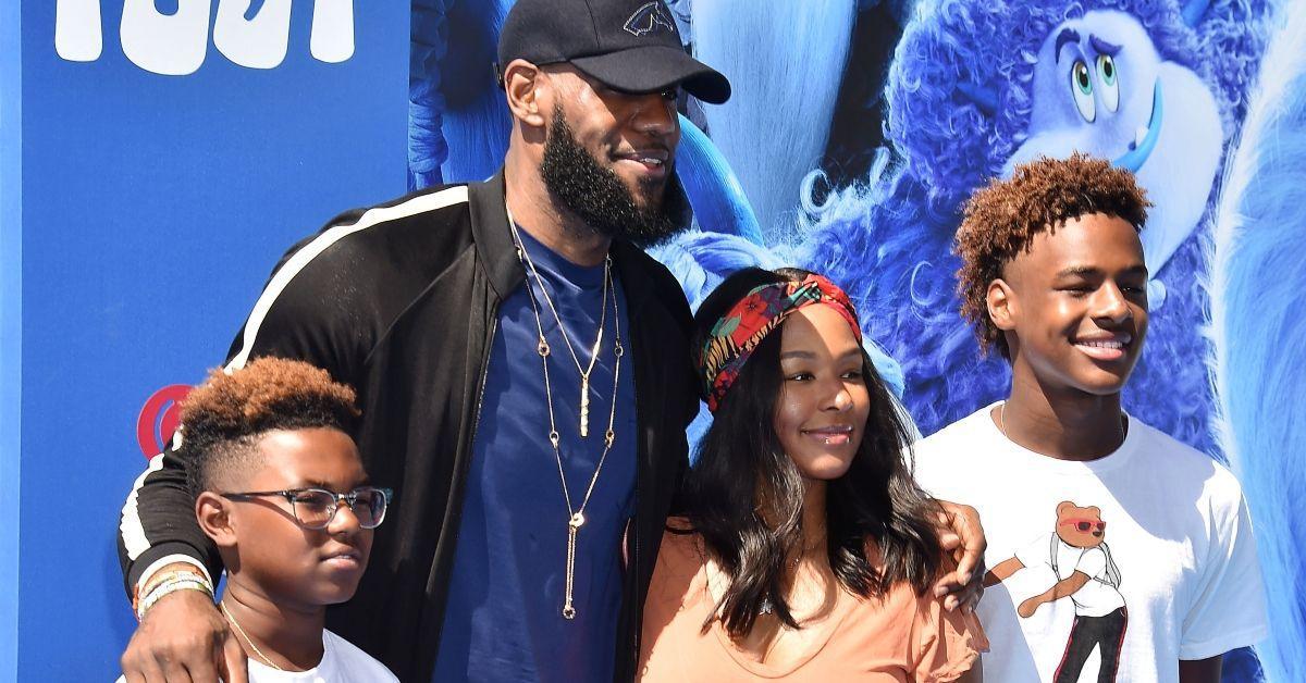 LeBron James e sua esposa e dois filhos