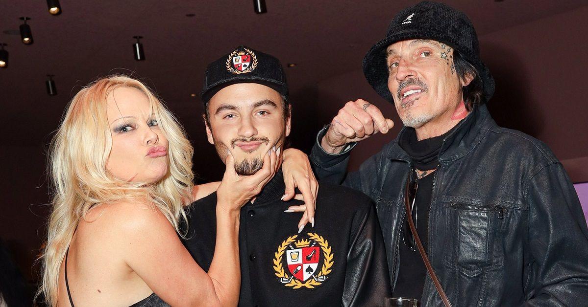 Pamela Anderson, Tommy Lee e Brandon Thomas Lee em uma festa de lançamento