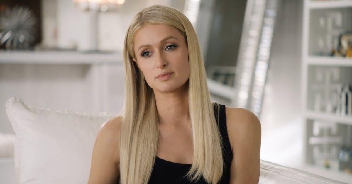 Paris Hilton parece chateada em um vídeo
