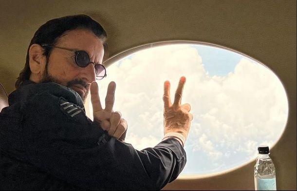 Ringo Starr no avião