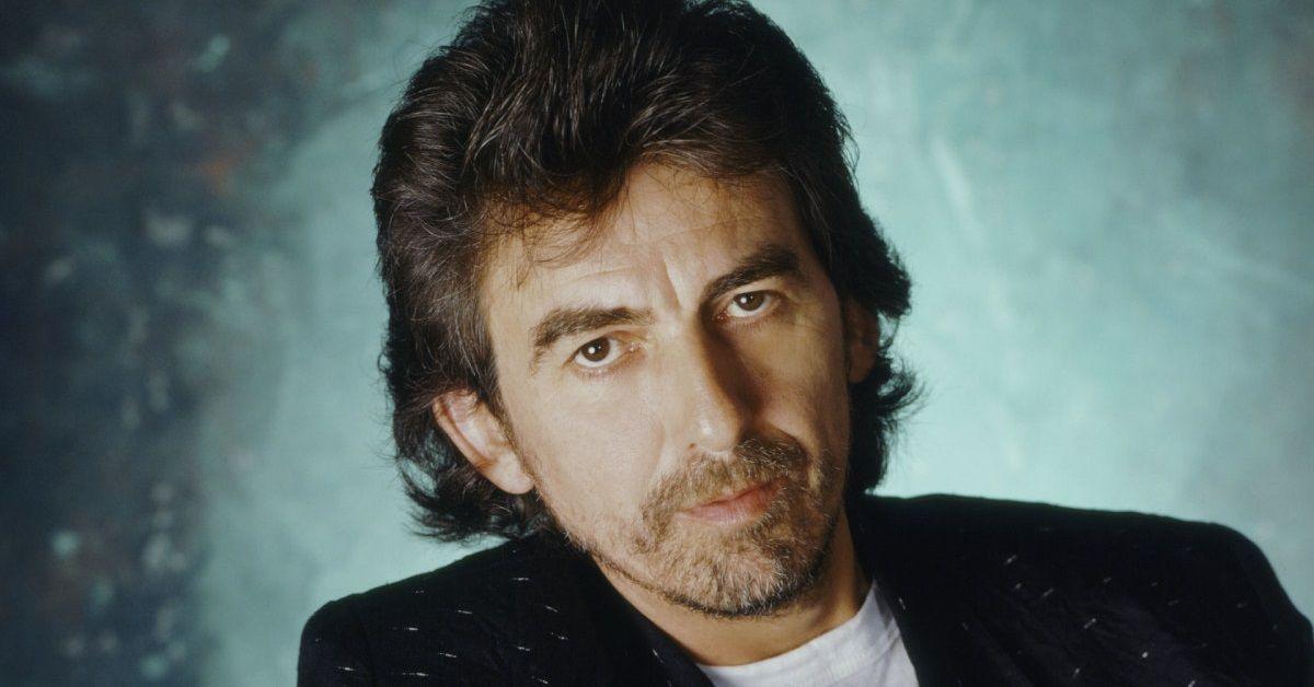 George Harrison olhando sério